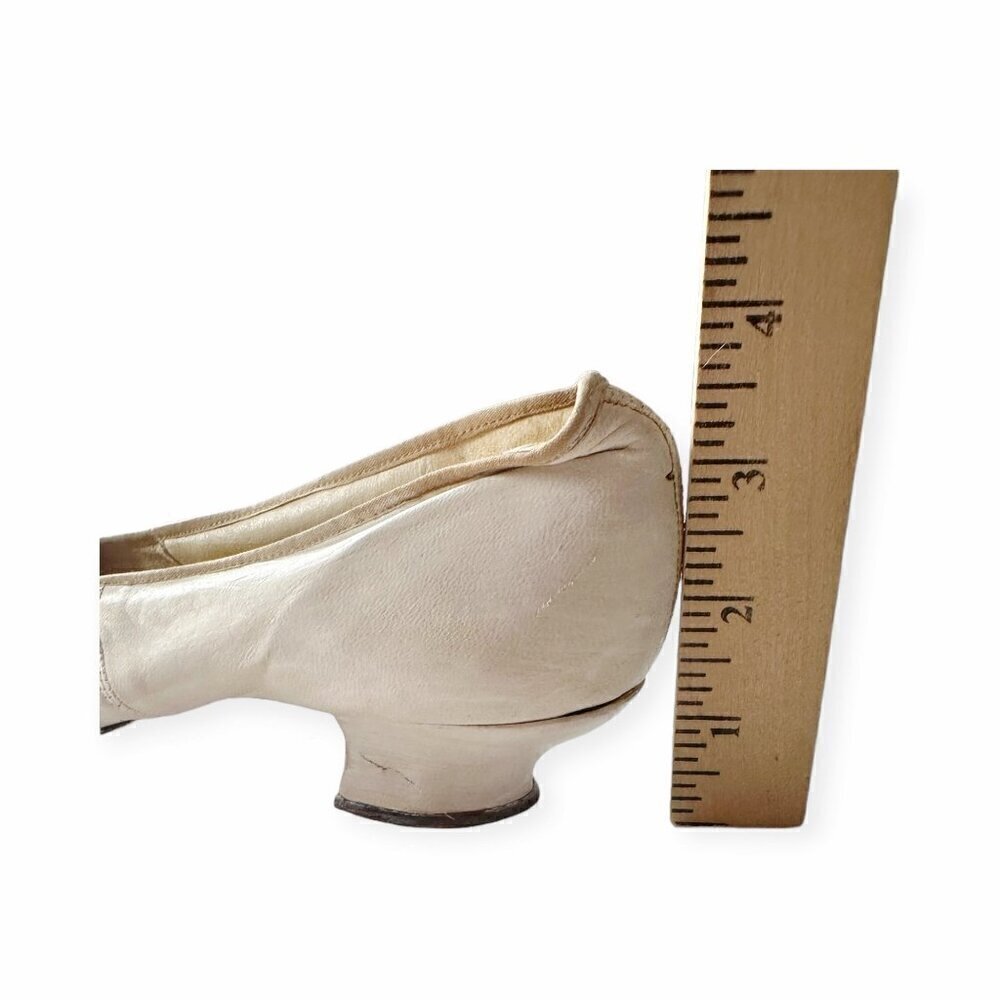 Vintage Victorian/Edwardian White Pumps with Floral Decoration, Gimbel Brothers - Picture 14 of 15